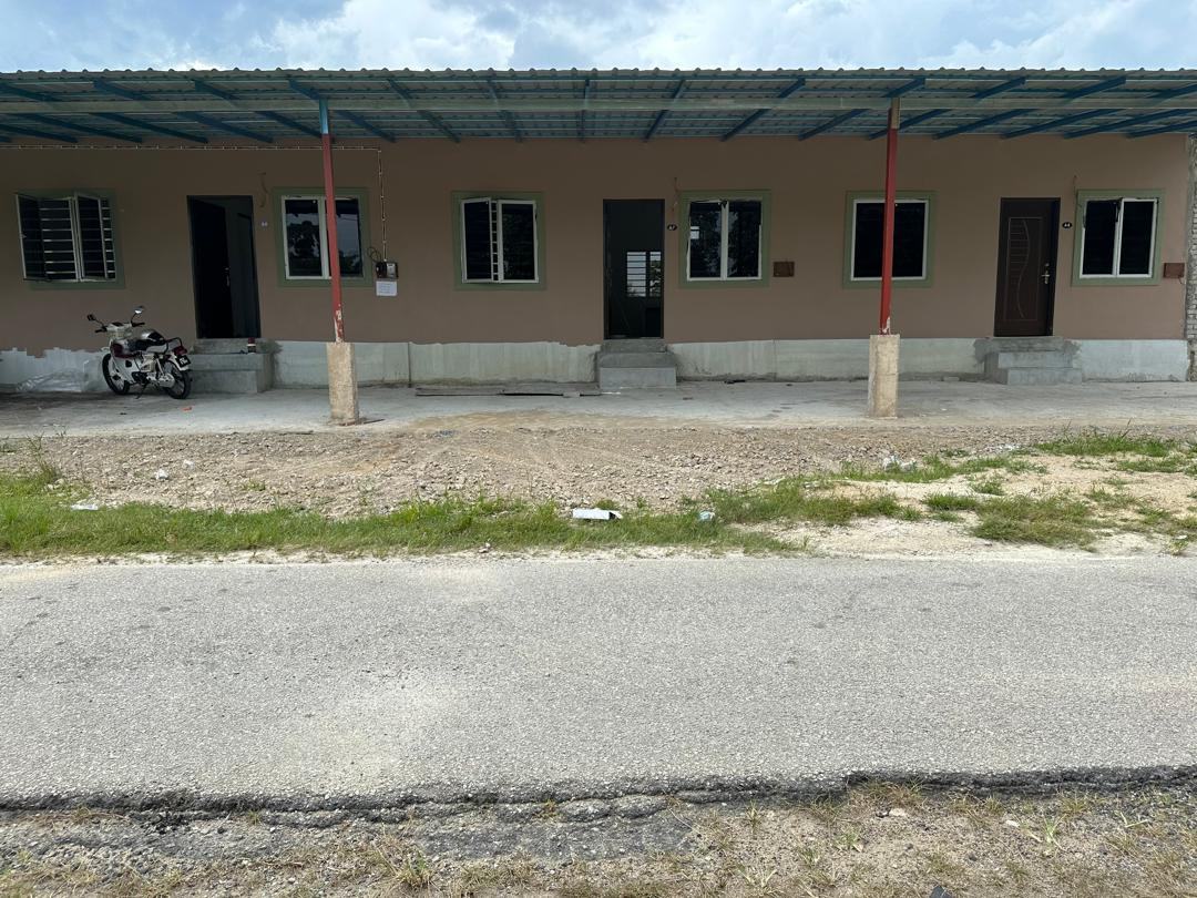 Tiga unit rumah kos rendah siap PT5568 A6 hingga A8